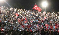 Milli takımın galibiyet coşkusu cadde ve sokaklara sığmadı