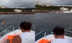 Denizde boğulmak üzere olan şahsın yardımına teknedeki gençler yetişti