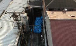 Bahçesinde kedi büyüklüğünde farelerin cirit attığı tesis, yaydığı kokuyla mahalleliyi bezdirdi