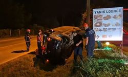 Turistleri gezdiren minibüs kanala devrildi: 1 yaralı