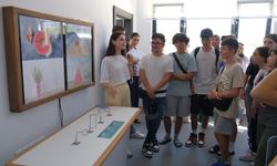 Rumen öğrencilerden Akıncı TİHA pozu