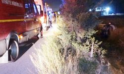 Otomobil tarlaya devrildi: 2 yaralı