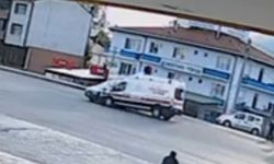 Ambulans ile ticari araç çarpıştı: 1 yaralı