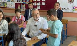 Bakan Vedat Işıkhan, tarım işçilerinin çocuklarıyla buluştu