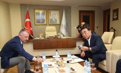 Güney Koreli Başkan, çay ve pişmaniyeye bayıldı