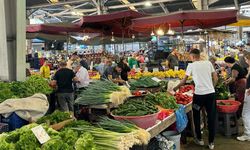 Halk pazarında fiyatlar yükseldi