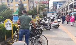 Yayaların kullanacağı alanları işgal eden motosiklet sürücüleri cezadan kaçamadı