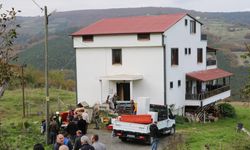 Kaçak yapının yıkımı kapı ve pencerelerin sökülmesi için ertelendi