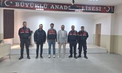 İl Jandarma Komutanlığı'ndan sosyal medya ve dolandırıcılık eğitimi