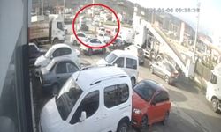 Aynı yerde 2 gün arayla yaşanan kazalar kamerada: 4 yaralı