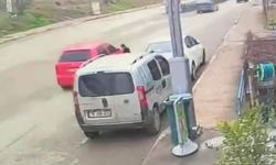 Otomobilin çocuğa çarptığı anlar kamerada