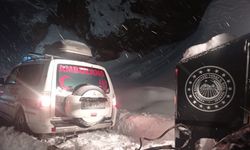 Ahırda düşüp yaralandı, kardan kapanan yol açılarak hastaneye ulaştırıldı