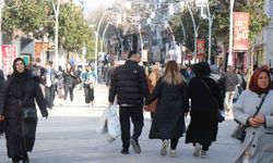 Çarşı ve pazarlarda Ramazan yoğunluğu yaşandı