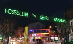 Ramazan ayının süslemelerinden olan mahyalar yandı