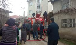 3 katlı evin bacasında yangın