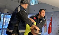 Boğazını bıçakla keserek yaşamına son verdi