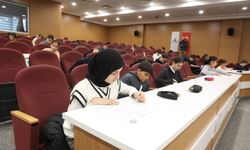 Hadis ezberleme yarışmasında öğrenciler kıyasıya mücadele etti