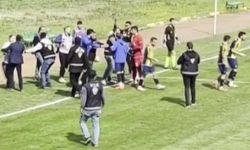 Amatör maçta futbolcular basın mensuplarına saldırdı