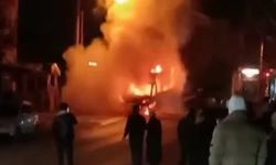 Arızalanan minibüs alev topuna döndü