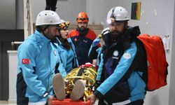 Pansiyon sallandı: Mutfakta yangın çıktı, merdivenler hasar aldı!