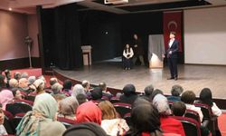 Romandaki kahramanlar tiyatroyla hayat buldu, kukla oyunu minikleri kahkahaya boğdu