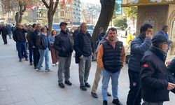 Zonguldak’ta ön seçim kuyruğu: Tüm sokağı kapladılar!