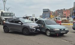 Acılık Caddesi'nde trafik kazası: Kadın sürücü korkulu anlar yaşadı