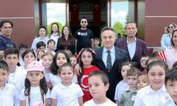 İlkokul öğrencilerinden Rektör Yılmaz’a 23 Nisan ziyareti