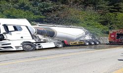 Freni boşalan beton mikseri, istinat duvarına çarparak durdu: 1 yaralı