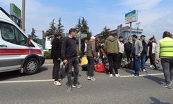 Otomobil motosiklete çarptı: 3 yaralı