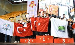 5 kıtadan okulların katıldığı olimpiyatlardan 4 kupa ile döndüler