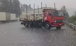 Aniden bastıran dolu sürücülere zor anlar yaşattı