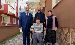 Belediye Başkanından özel bireye akülü tekerlekli sandalye desteği