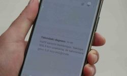 Deprem öncesinde telefonuna gelen uyarı ile dışarı çıkıp o anları kayıt altına aldı