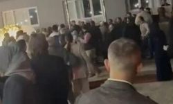 Düğünde gençler arasında tekme tokat kavga!