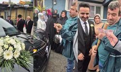 Sopayla geldi, gelin arabasının önünü kesti: Herkes korktu ama onun amacı başkaydı!