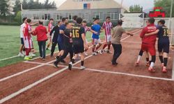 Gol sevinci ortalığı karıştırdı: Futbolcular arasında arbede yaşandı!