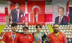 Güreşciler madalya ile döndü