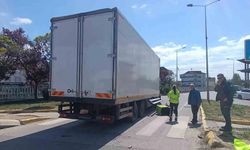 Kamyon ile çarpışan motosikletin sürücüsü yaralandı