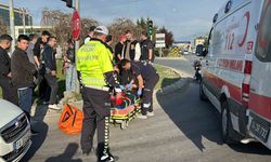 Kırmızı ışıkta geçen cip motosiklete çarptı: 1 yaralı