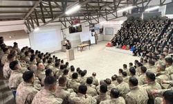 Komandolara yangınla mücadele eğitimi