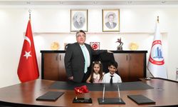 BEUN Rektörü İsmail Hakkı Özölçer, 23 Nisan’da makamını miniklere devretti