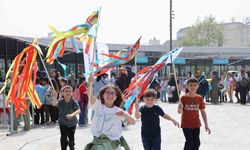 Rengarenk hayaller gökyüzü ile buluştu