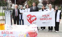 Sağlıkçılar sokağa indi