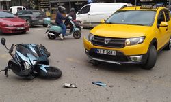 Ticari otomobil ile motosiklet çarpıştı: 1 yaralı