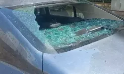 Dolu yağışı hayatı olumsuz etkiledi: Araçlar hasar gördü