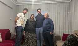 Depremzedeler için Türkiye'ye gelen 2 Fransız'ı evinde ağırladı