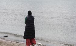 Kayıp balıkçının eşi, 132 gündür sahilde umutla bekliyor