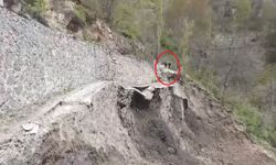 Yol çalışmasında heyelan: İşçiler faciadan son anda kurtuldu!