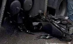 Çöp kamyonu motosikletliyi altına aldı: 1 kişi yaralandı